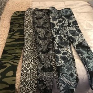 4 pc Women’s Fleece Leggings Size S. Multi Colored Patterns.